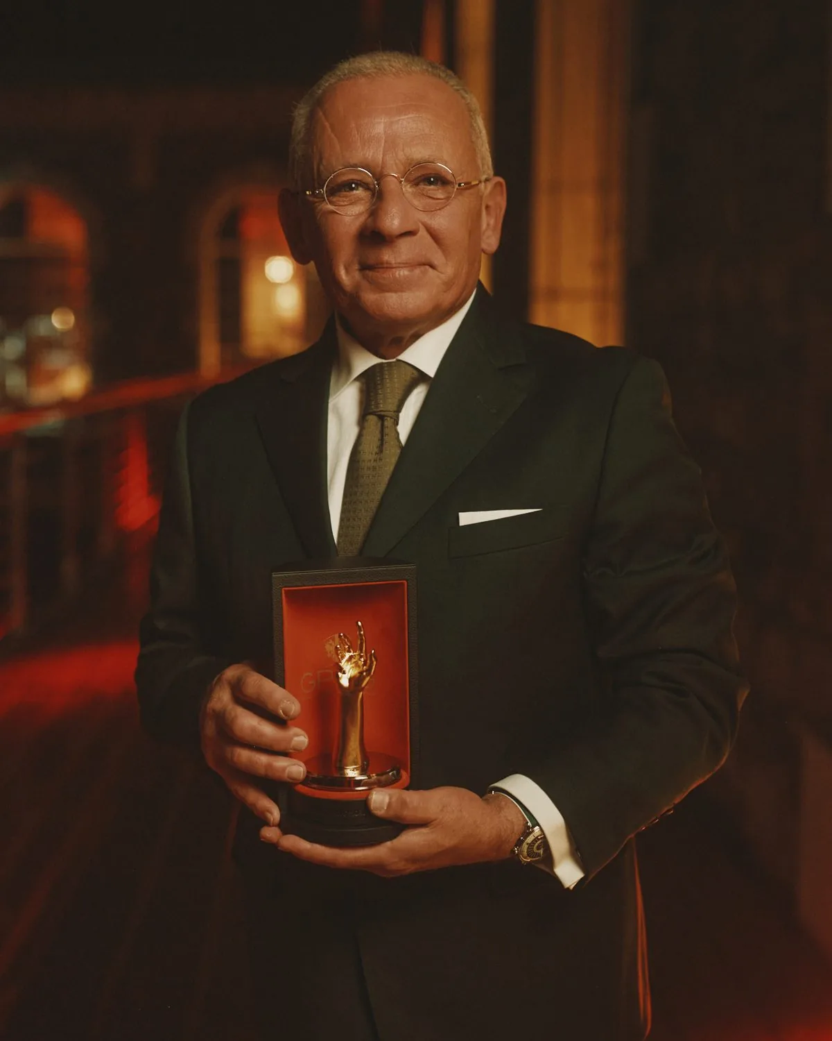 Pascal Raffy holding the GPHG 2025 Men's Complication Prize