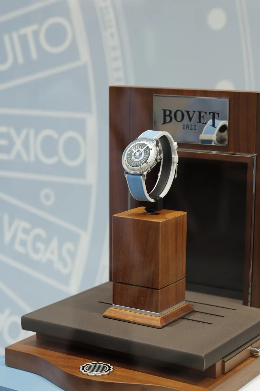 和光のショーウインドウに展示された BOVET Récital 30
